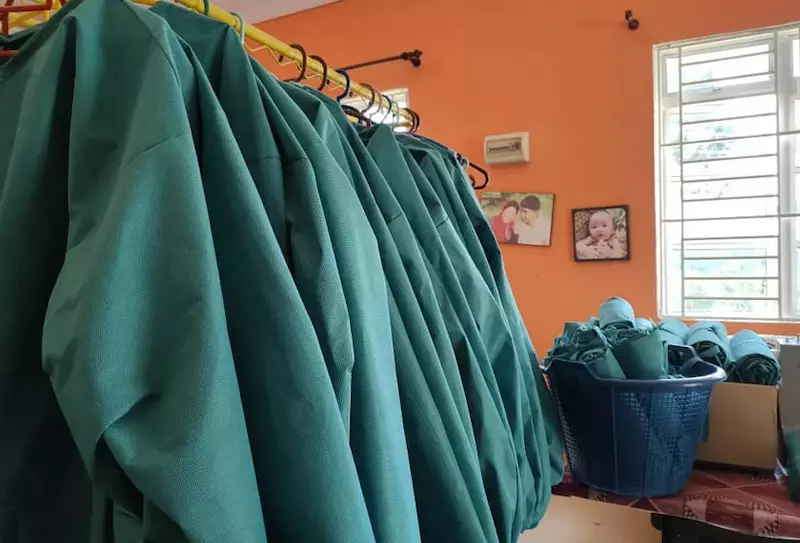 bocah 9 tahun jahit baju pelindung diri tim medis Istimewa