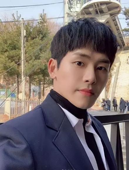 9 idol K-Pop ini sempat ditentang orangtua Instagram 9 idol K-Pop ini sempat ditentang orangtua Instagram