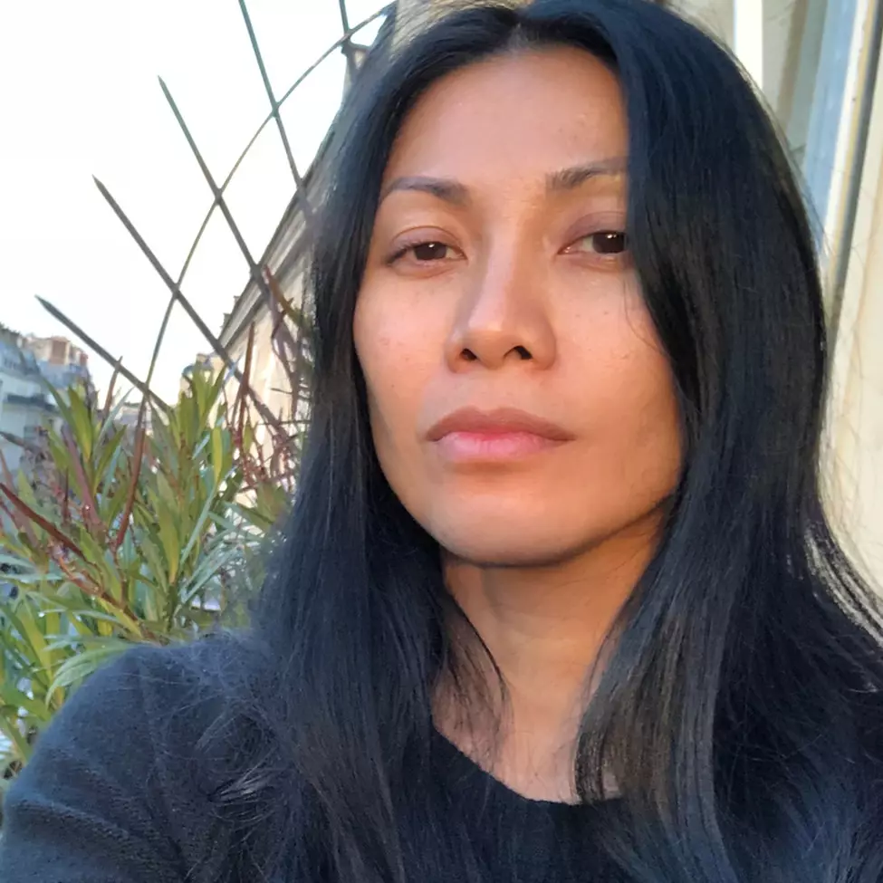 10 Potret Anggun C Sasmi tanpa makeup, muka bantalnya disorot