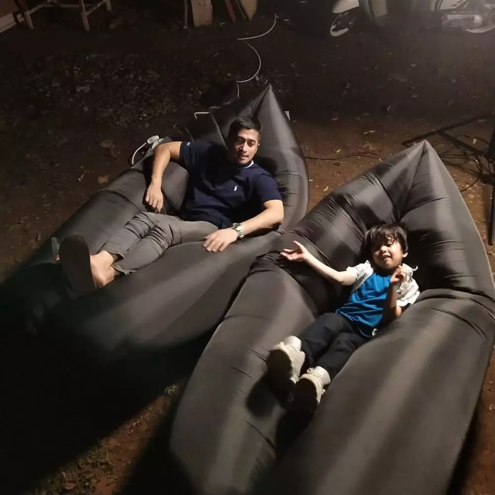 Irfan Hakim kemah di depan rumah © 2020 brilio.net Irfan Hakim kemah di depan rumah © 2020 brilio.net