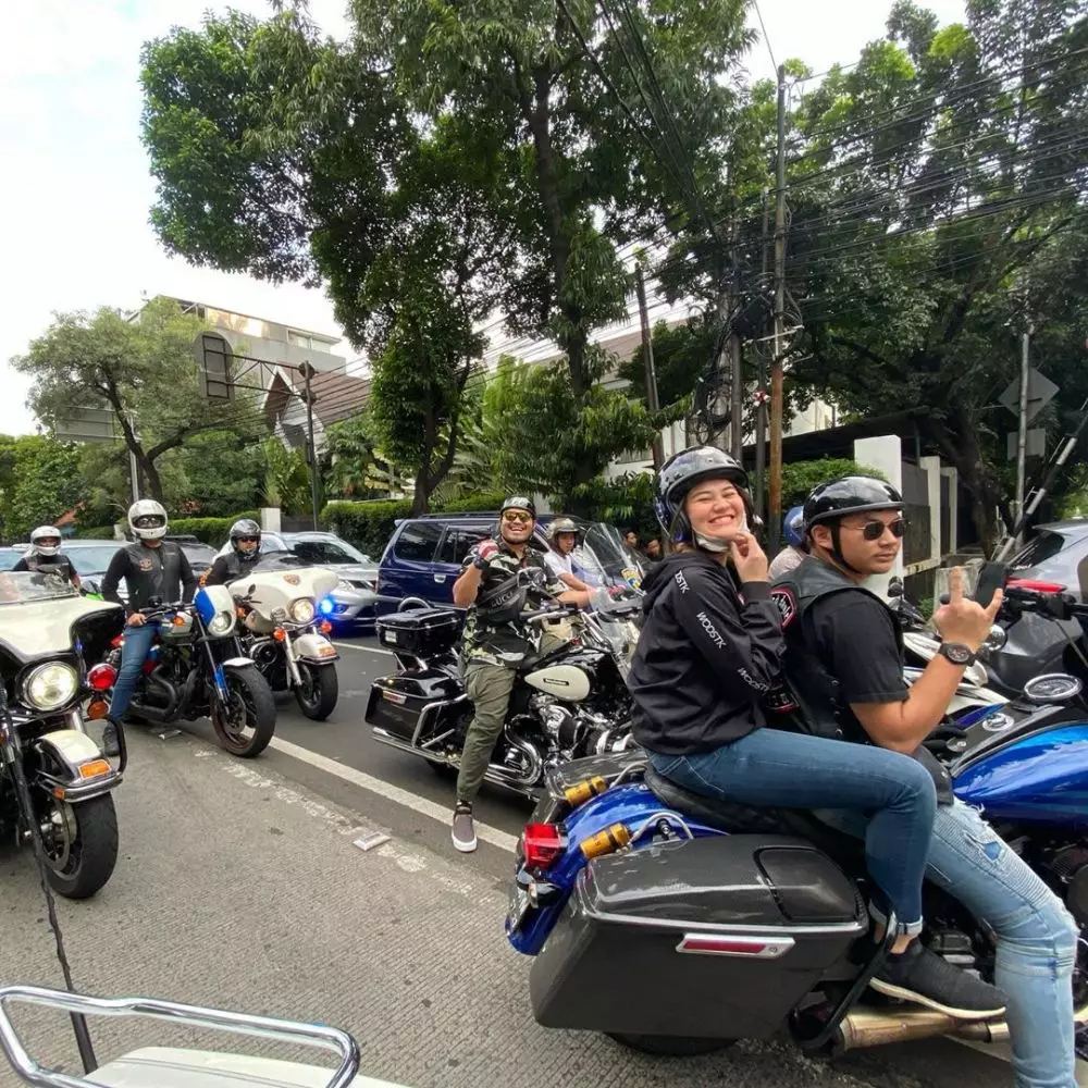 potret kemesraan Aaliyah Massaid dengan Sultan © 2020 brilio.net potret kemesraan Aaliyah Massaid dengan Sultan © 2020 brilio.net