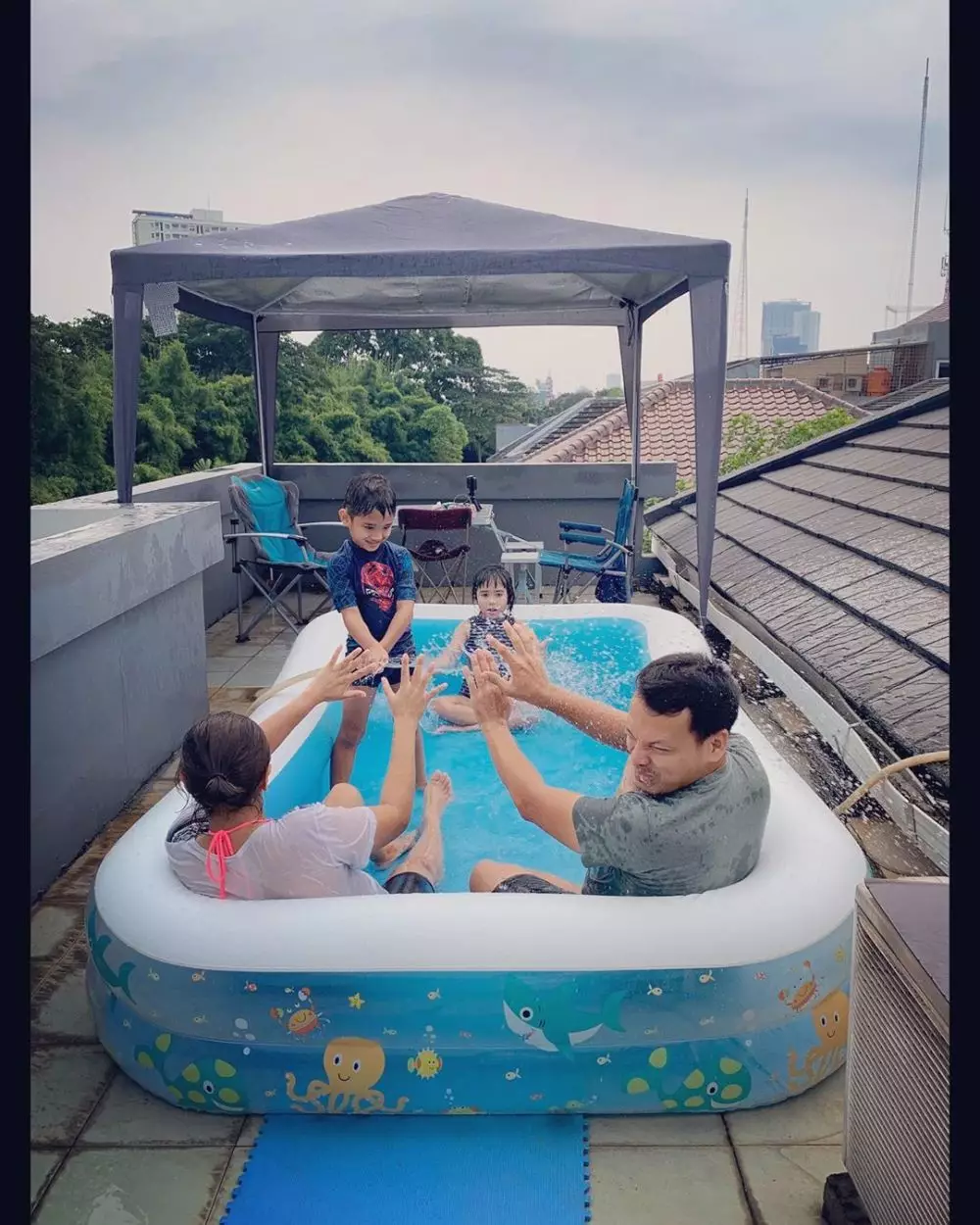 Seleb piknik di rumah saat wabah corona © 2020 brilio.net