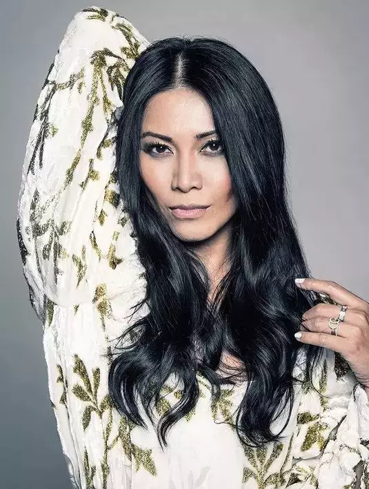 Anggun C Sasmi bermakeup tebal instagram