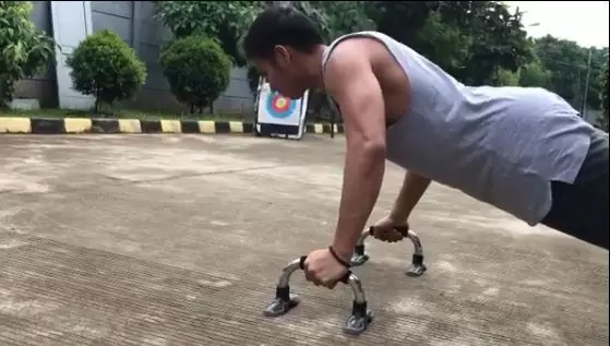 10 seleb ganteng pamer tubuh berotot Instagram 10 seleb ganteng pamer tubuh berotot Instagram