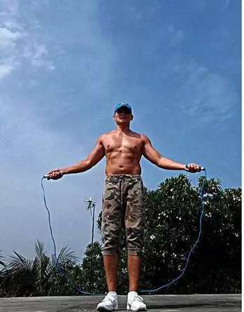 10 seleb ganteng pamer tubuh berotot Instagram 10 seleb ganteng pamer tubuh berotot Instagram