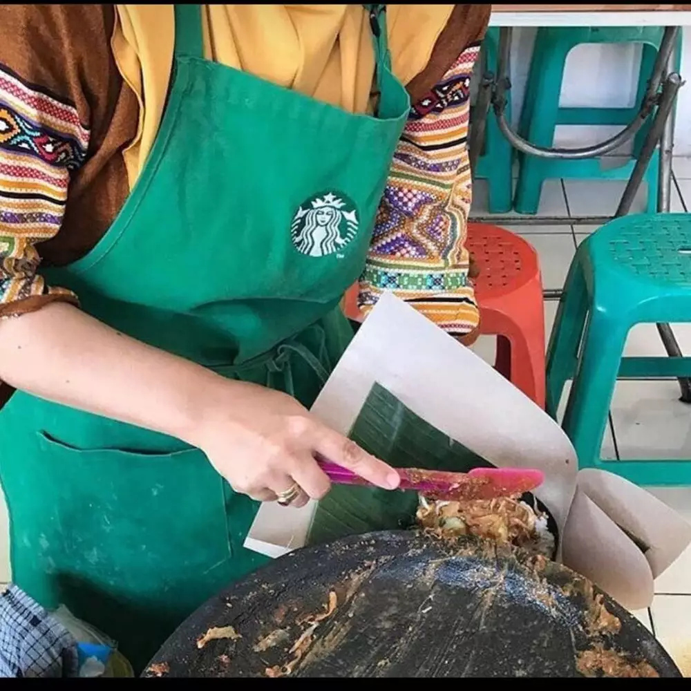 potret lucu pedagang kurang fokus © 2020 instagram.com