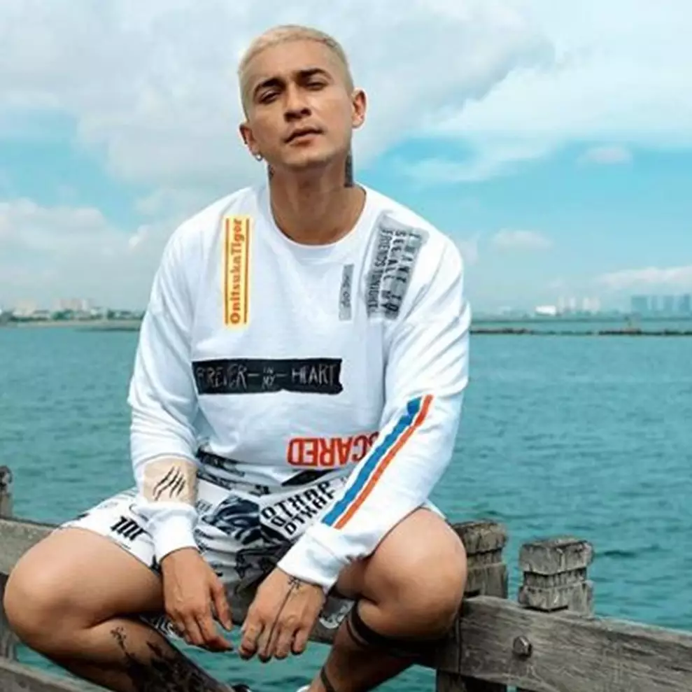 7 Potret masa kecil Miller Khan, parasnya bikin pangling