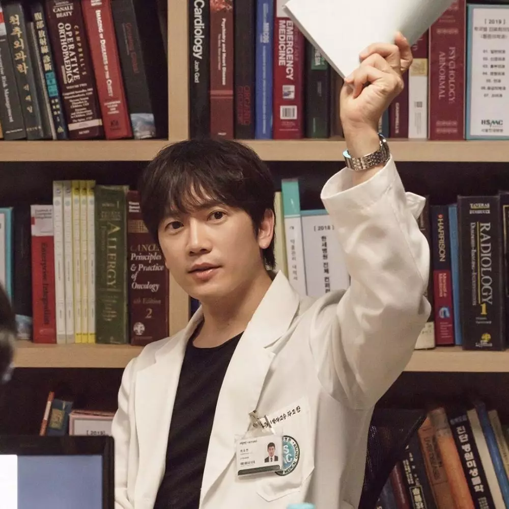 Aktor korea jadi orang kaya Instagram