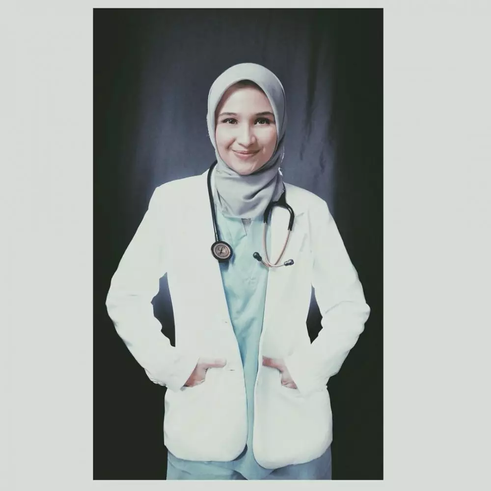 Seleb cantik jadi dokter berbagai sumber