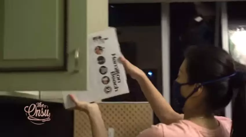 Potret Sarwendah bersih-bersih dapur screenshot via YouTube The Onsu Family