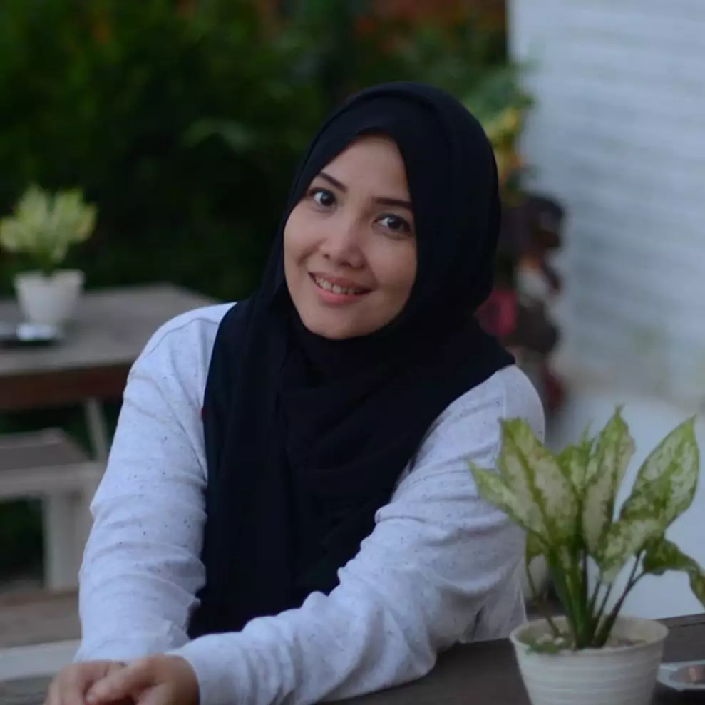 8 Pesona Mira Zayra, pemeran Mira di sinetron Para Pencari Tuhan