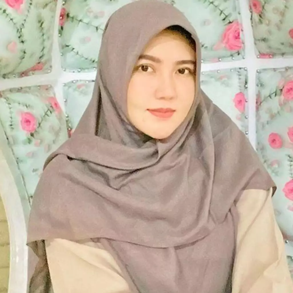 Potret Via Vallen salat tarawih, rumahnya malah jadi sorotan