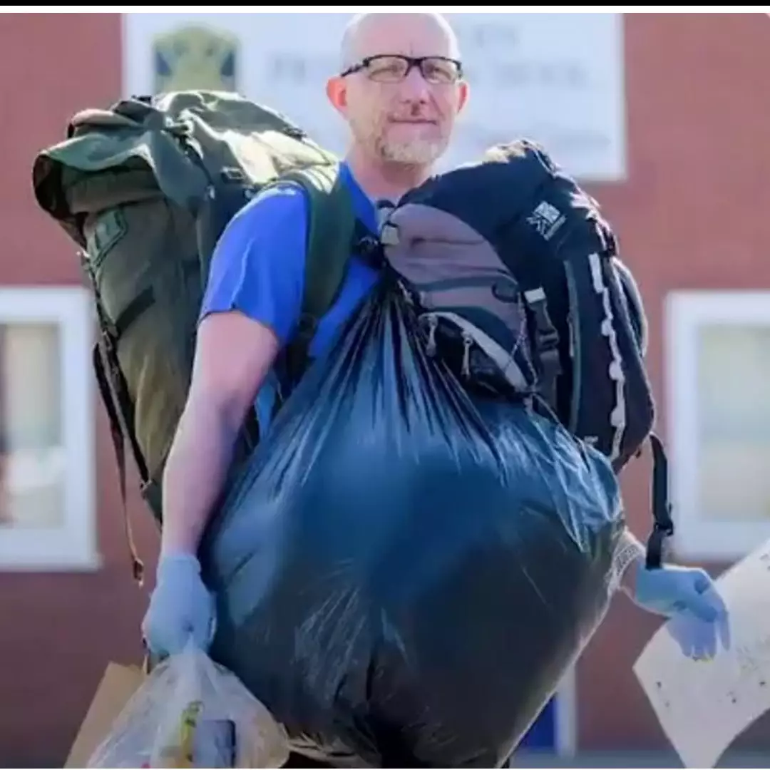 Kisah guru jalan kaki 5 mil demi antar makan siang gratis muridnya