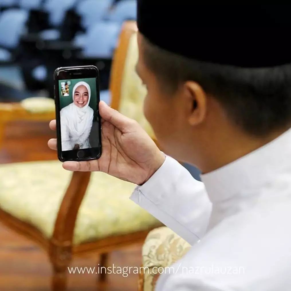 Kisah pernikahan petugas medis corona, ijab kabulnya via online