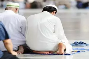 Perbedaan bacaan tahiyat awal dan tahiyat akhir dalam sholat