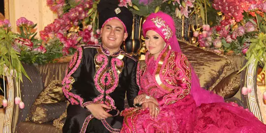 pedangdut jatuh ke pelukan pengusaha berbagai sumber pedangdut jatuh ke pelukan pengusaha berbagai sumber