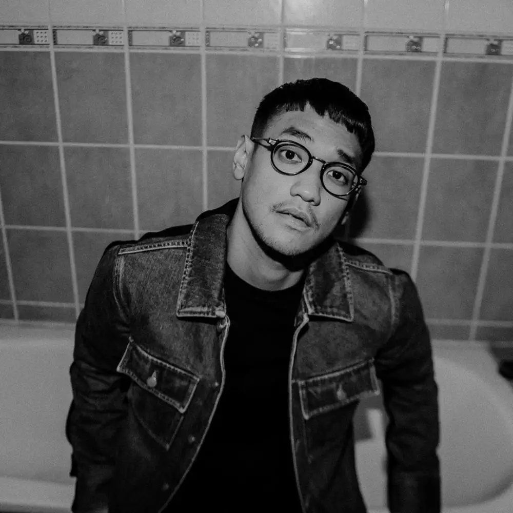 Gaya Afgan dengan model rambut ala Korea Instagram