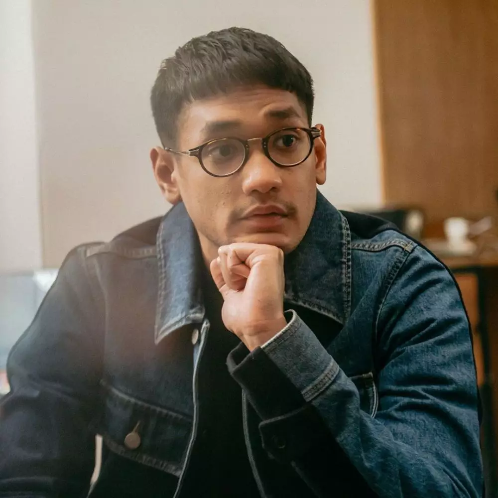 Gaya Afgan dengan model rambut ala Korea Instagram