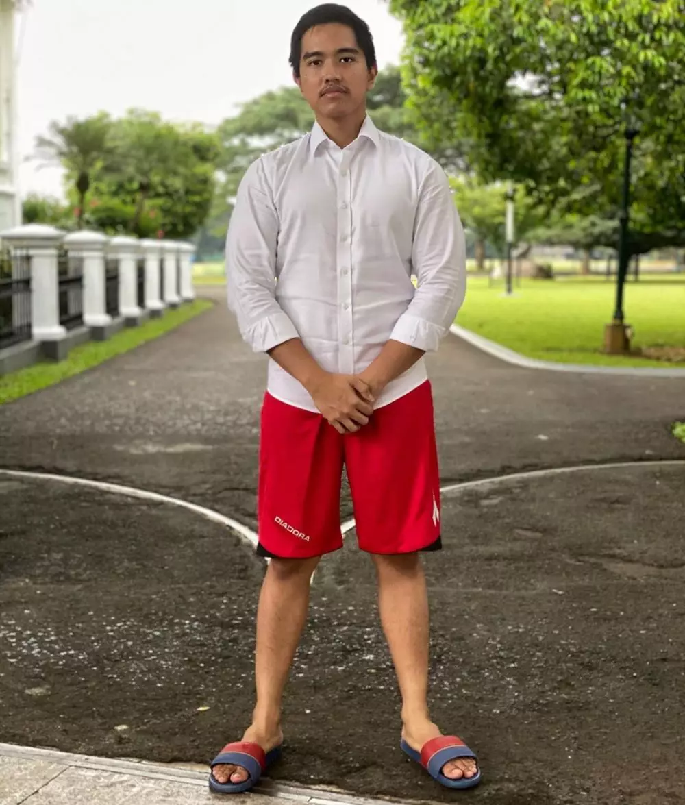 Gaya ngantor zaman now ala Kaesang Instagram