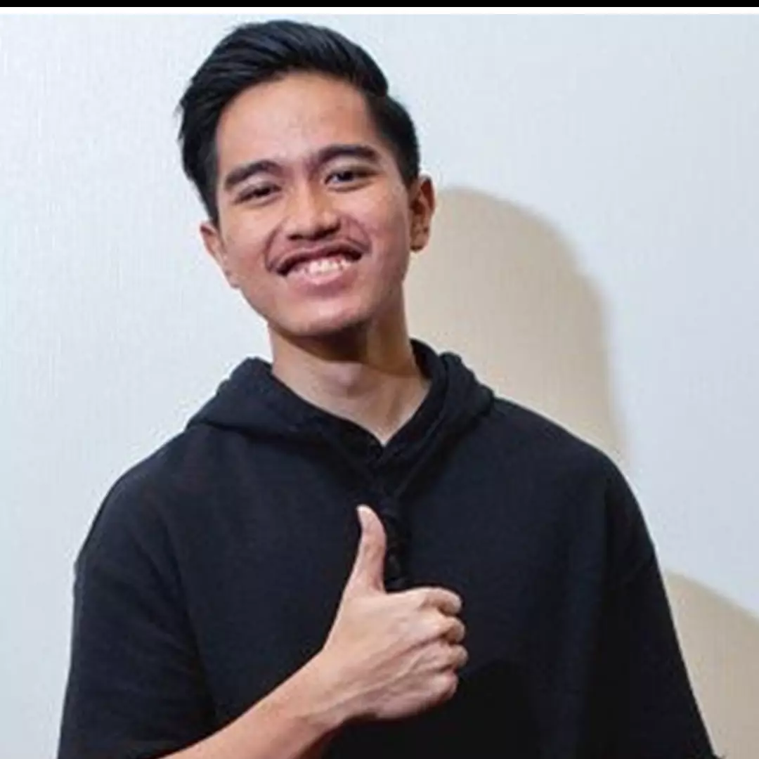 Gaya ngantor zaman now ala Kaesang bikin geleng kepala