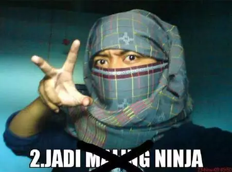 pakai sarung ala warga Indo 1cak.com