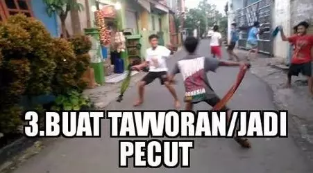 pakai sarung ala warga Indo 1cak.com