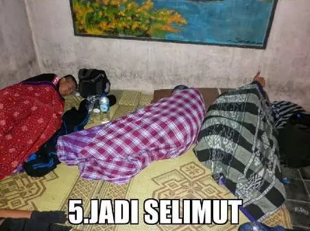 pakai sarung ala warga Indo 1cak.com