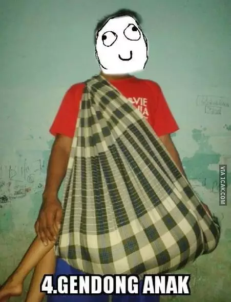 pakai sarung ala warga Indo 1cak.com