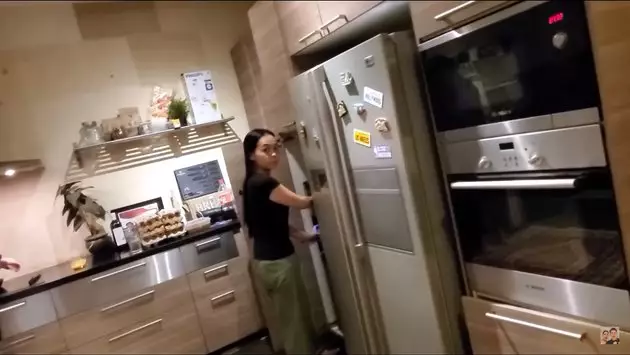 potret dapur Paula Verhoeven © 2020 youtube.com potret dapur Paula Verhoeven © 2020 youtube.com