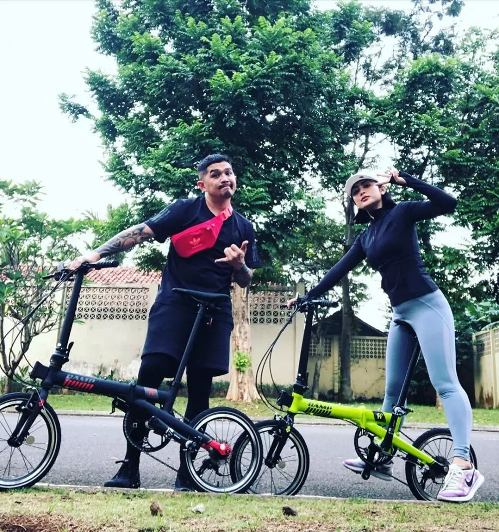 Ngabuburit seleb di rumah  Instagram