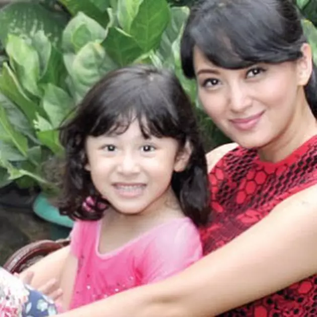 Miyako Emi anak Della Puspita  Instagram