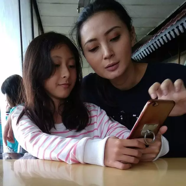 Miyako Emi anak Della Puspita  Instagram