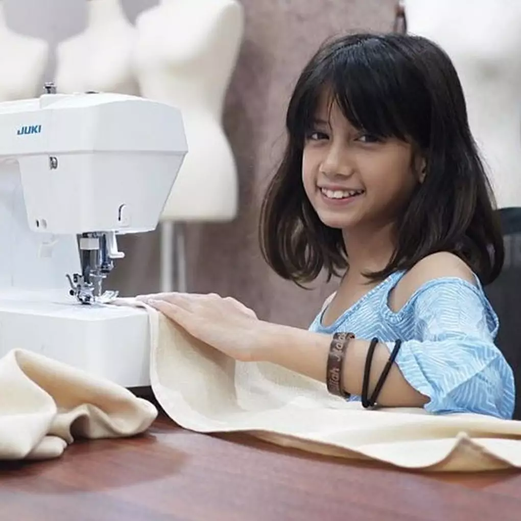 12 Potret Talullah Malaika, anak Ersa Mayori yang jadi desainer muda