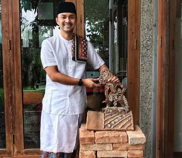 Pesona seleb saat kenakan peci dan koko Instagram