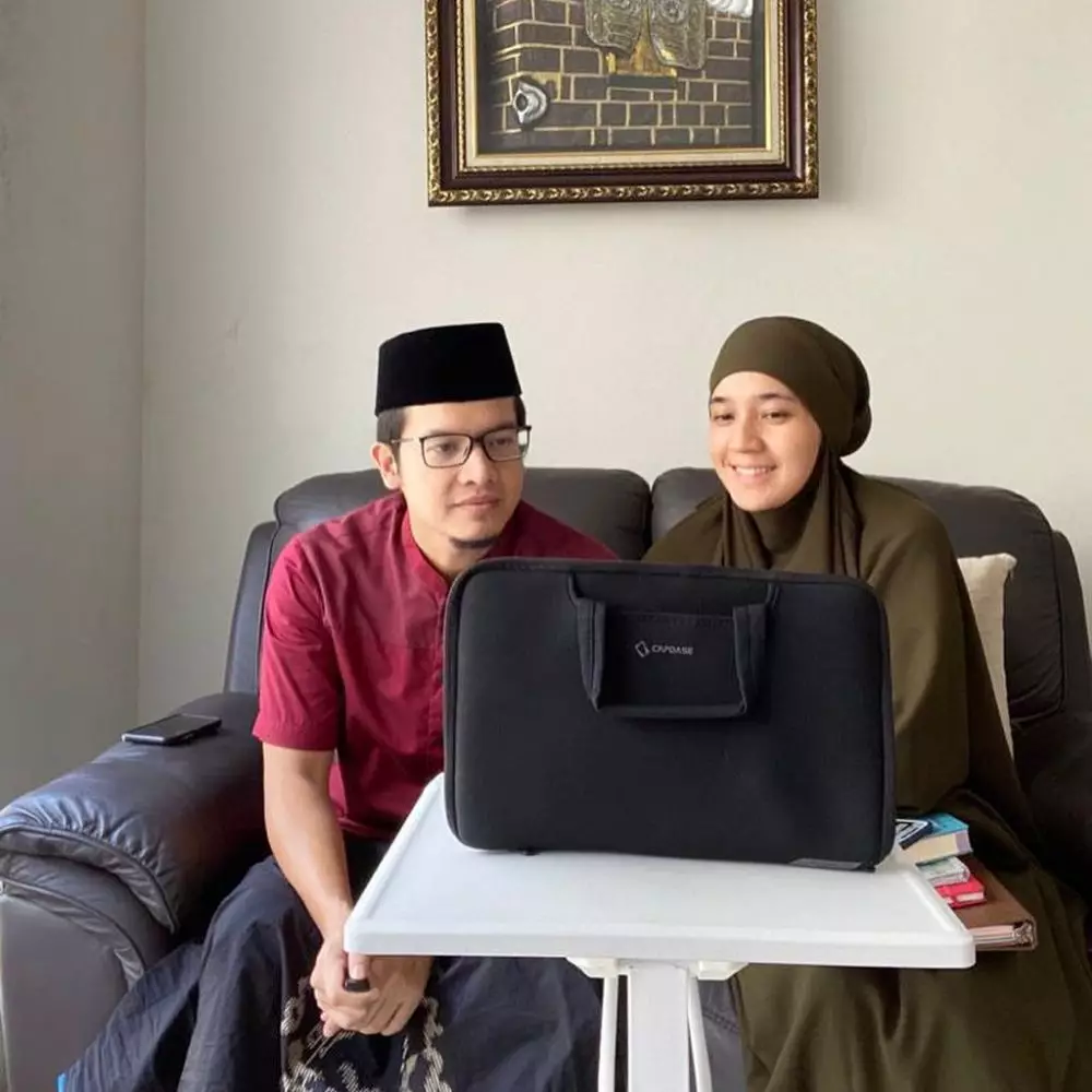 Pesona seleb saat kenakan peci dan koko Instagram