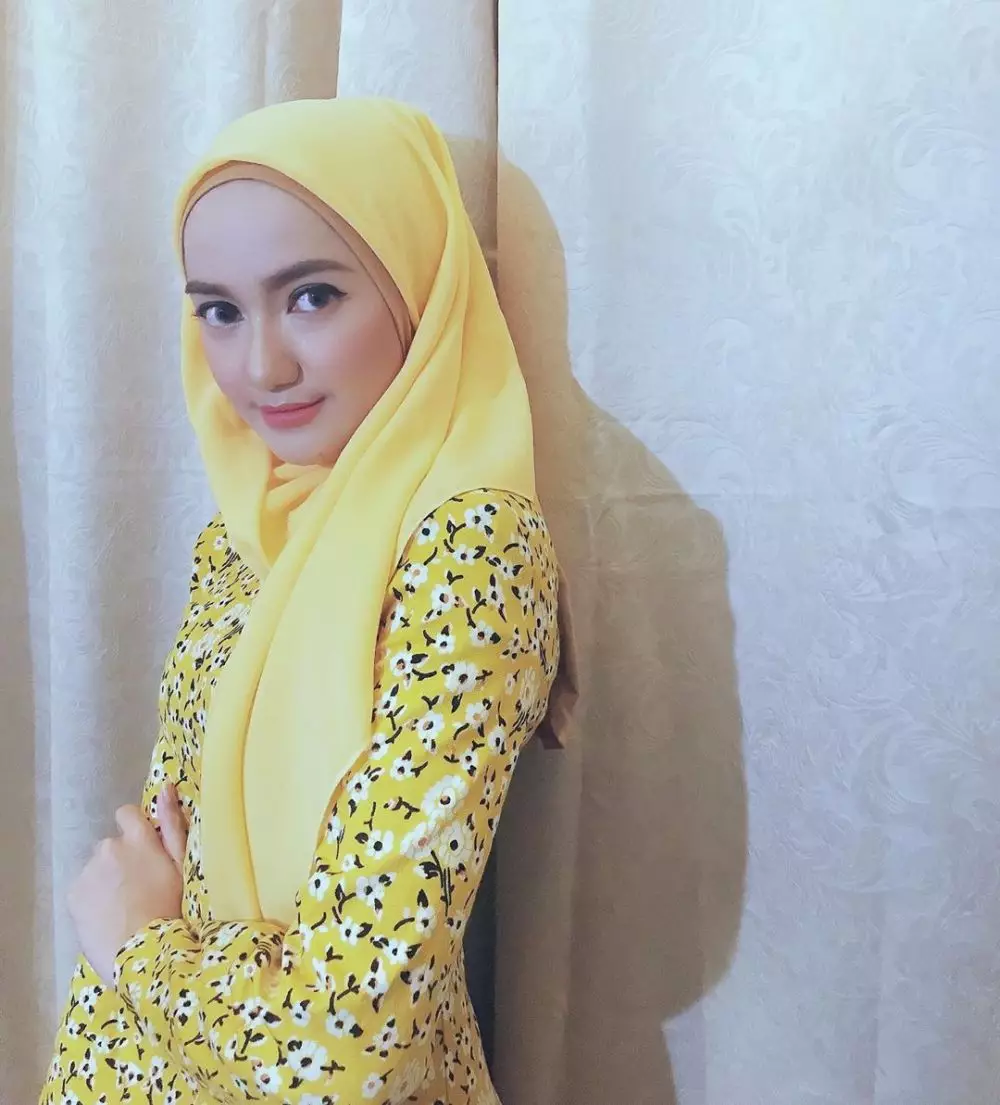 Marcella Simon belajar mengaji © 2020 instagram.com Marcella Simon belajar mengaji © 2020 instagram.com