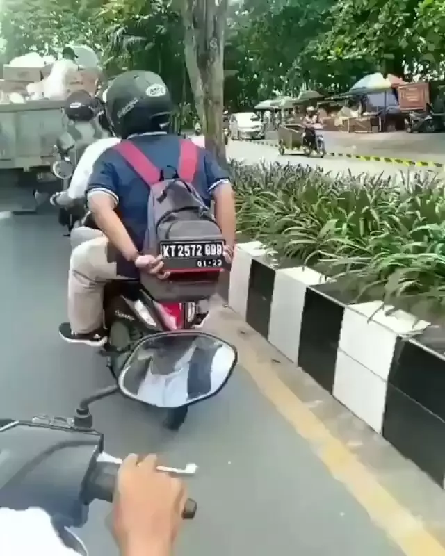 penumpang ojek online gabut © 2020 brilio.net