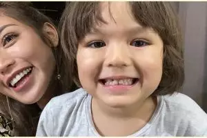 El Barack lulus TK, ini harapan Jessica Iskandar untuk putranya