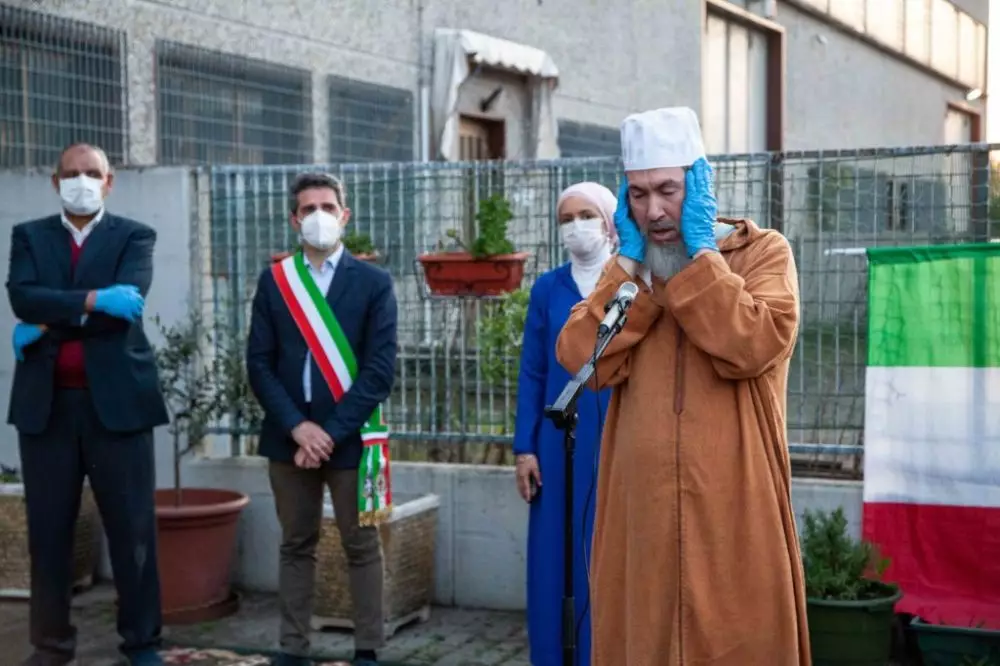 Adzan pertama di Parma borakdaily