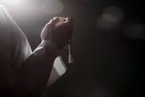 Doa berserah diri kepada Allah bahasa Arab dan artinya, mudah dihafal