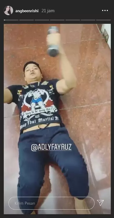 seleb isi waktu jelang berbuka dengan olahraga instagram