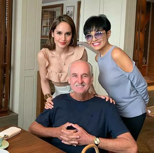 Potret Cinta Laura dan keluarga Instagram