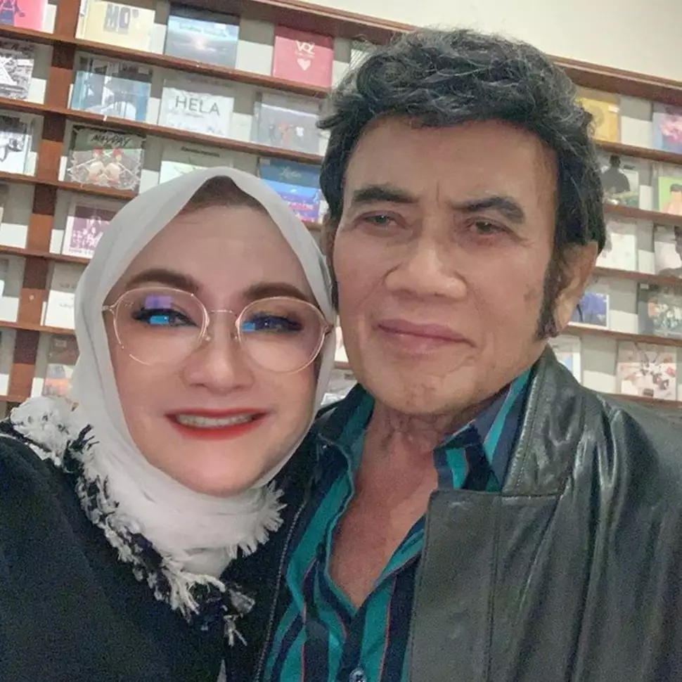 10 Potret terbaru Ricca Rachim, istri Rhoma Irama yang awet muda