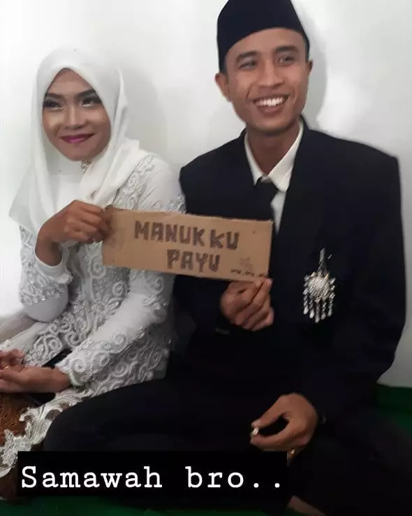 gaya nyeleneh pengantin waktu difoto © 2020 1cak.com gaya nyeleneh pengantin waktu difoto © 2020 1cak.com