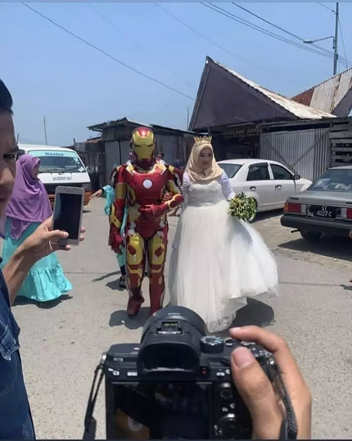 gaya nyeleneh pengantin waktu difoto © 2020 1cak.com gaya nyeleneh pengantin waktu difoto © 2020 1cak.com