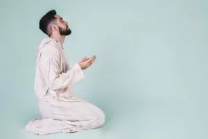 Doa sesudah sholat tarawih dan sholat witir, lengkap & artinya