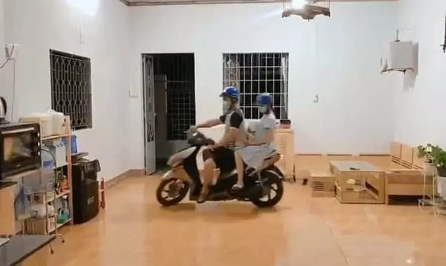 potret nyeleneh orang bosan di rumah © 2020 instagram.com