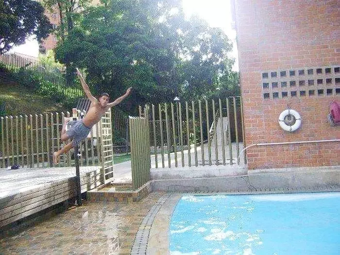 potret nyeleneh orang bosan di rumah © 2020 instagram.com