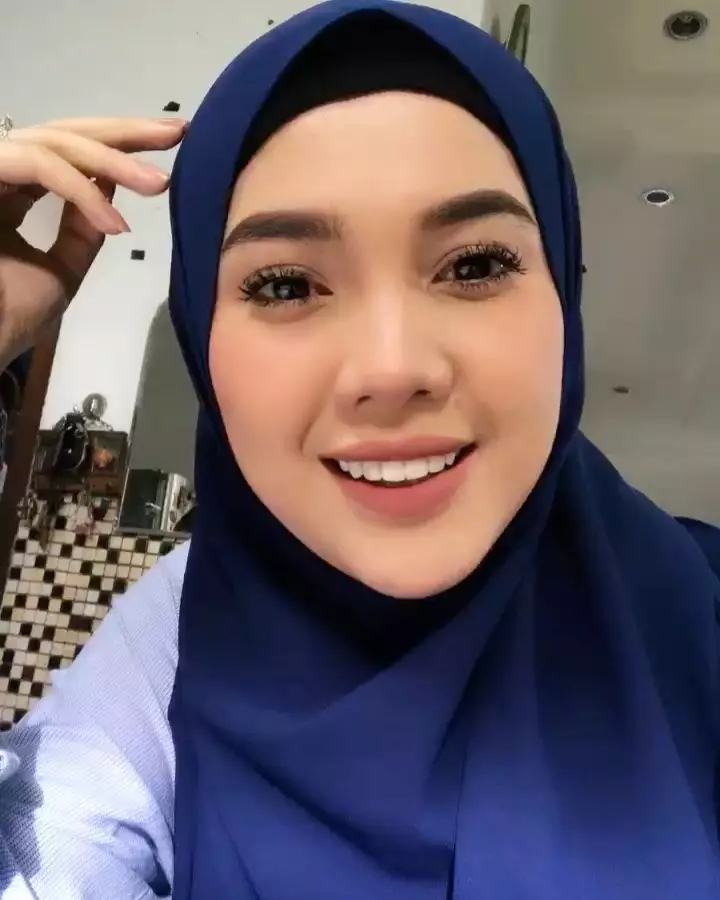 Raya Kitty makeup tebal instagram