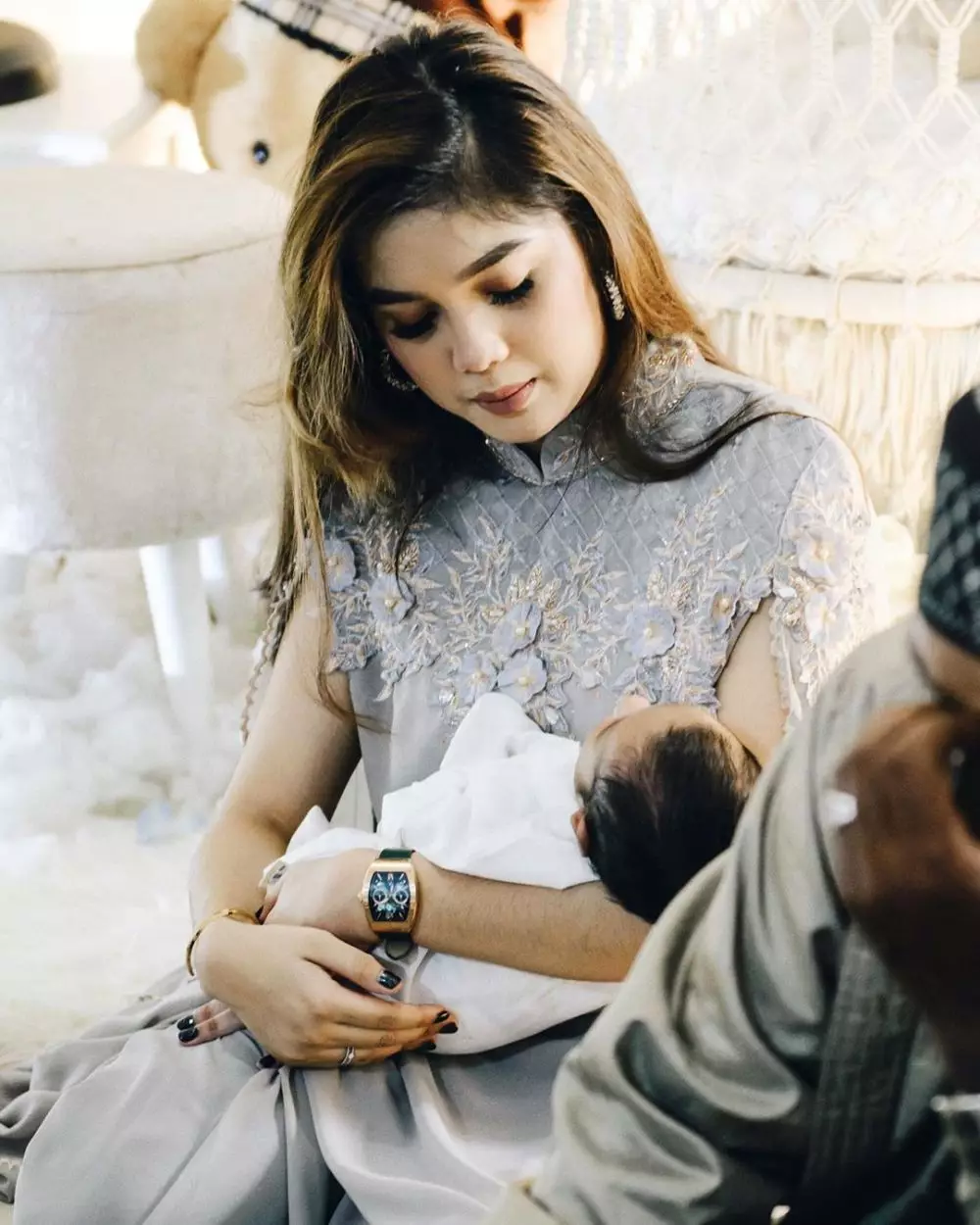 Raya Kitty makeup tebal instagram